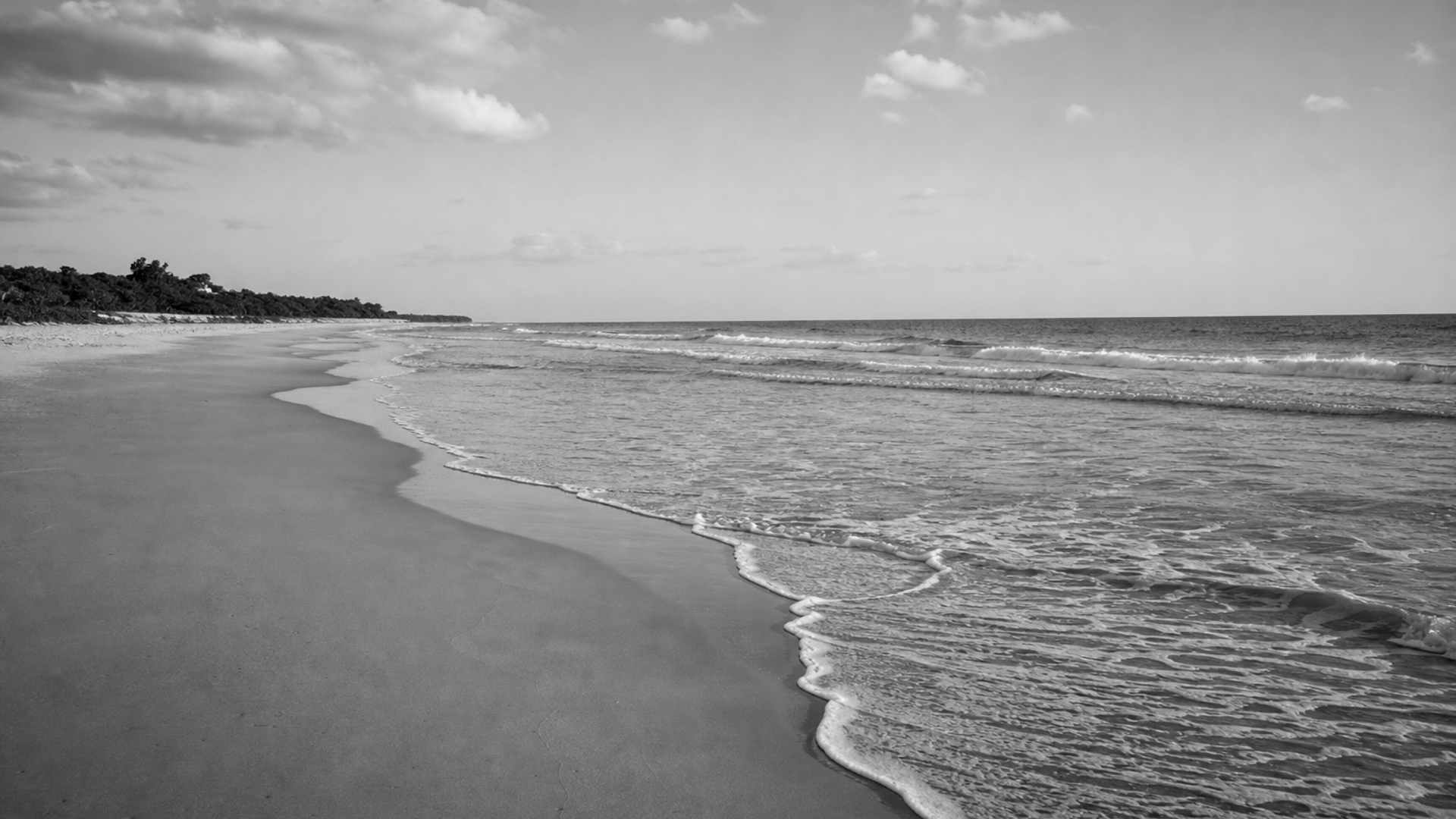 Simple Black and White Calm Beach HD