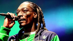 Snoop dogg with weed