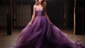 Taylor Swift in purple dress from speak now album