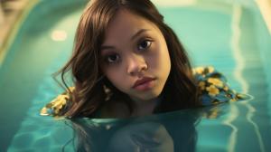 Jenna Ortega in pool
